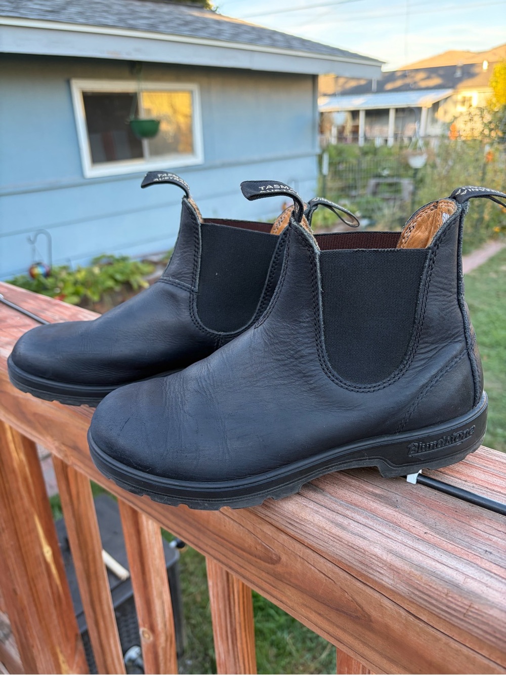 Women’s Blundstone Black Chelsea Boots size 8